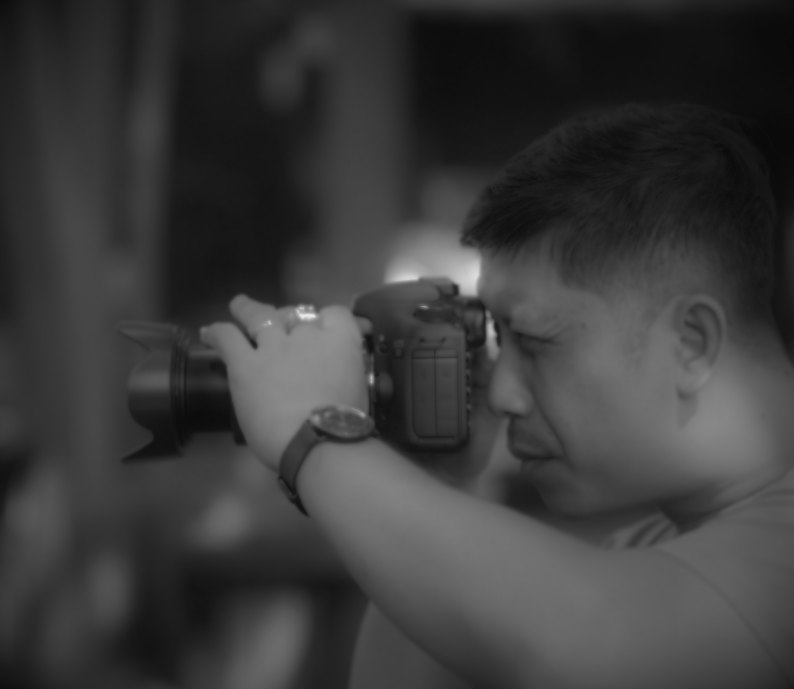 Fotograf mit Kamera vor dem Auge