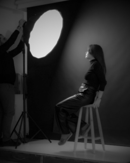 Fotoshooting im Studio mit Lichtschirm
